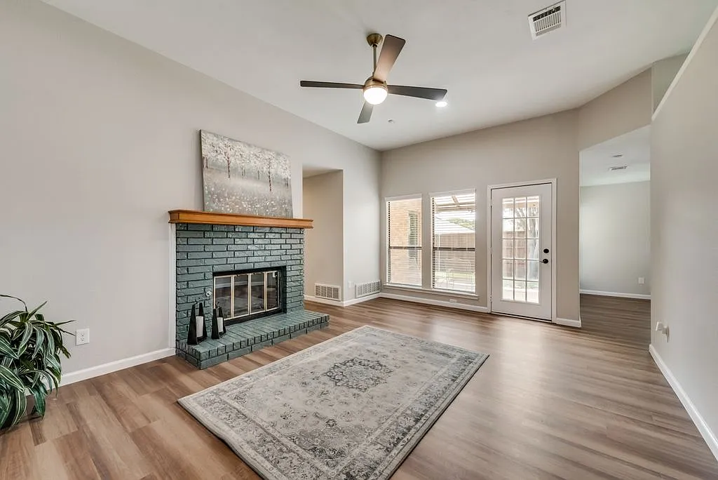 2 bed, 1481 sqft, $2,300 — Photo 1