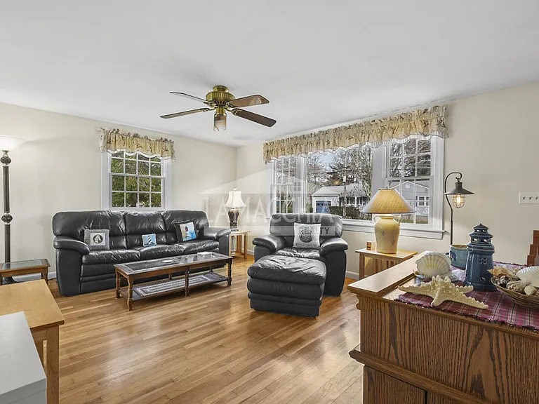 81 Antlers Shore Dr — Photo 3