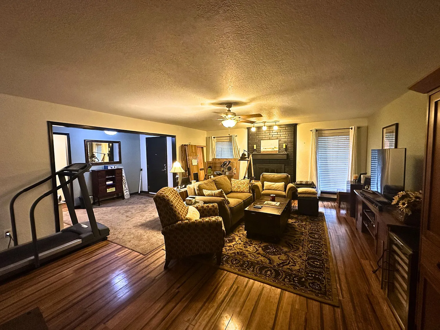 3 bed, 2046 sqft, $1,695 — Photo 1