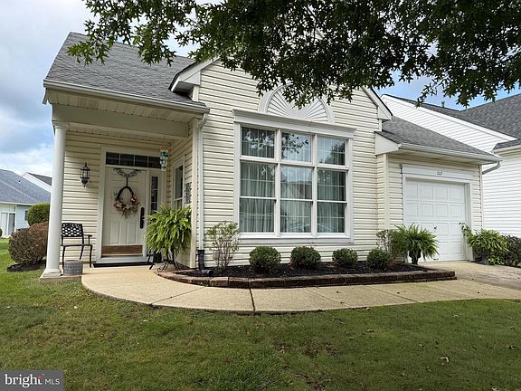 2nd image of 207 Wagon Wheel Ln