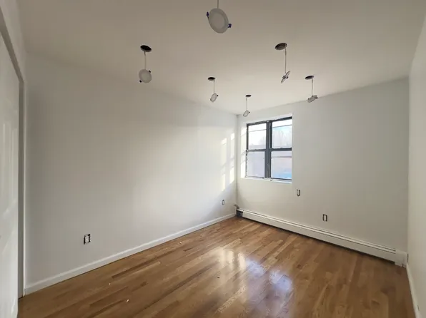 831 Willoughby Avenue image 7 of 12