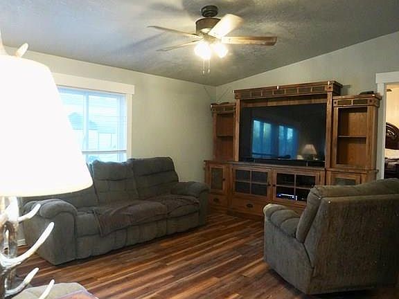 4th image of 311 E Stewart Dr
