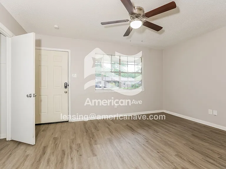 1483411_003_living_room_4.jpg