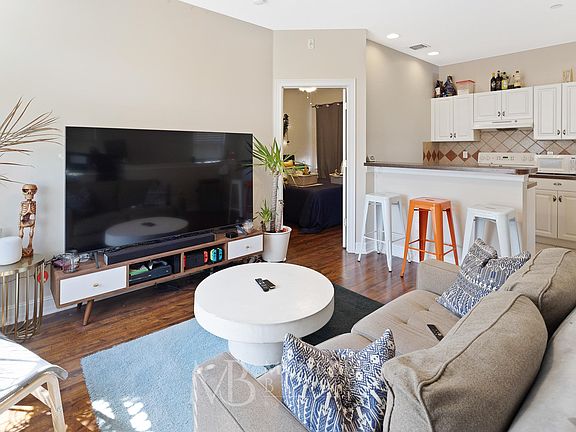4th image of 2297 Osprey Ave #1