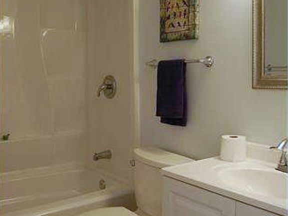 5th image of 3115 Edwards Pl APT 104