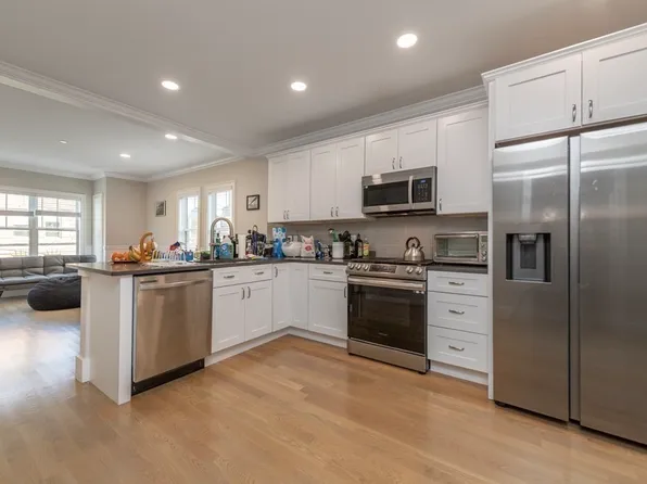 26 Arlington St #3A, Brighton, MA 02135