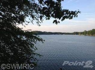 28896 Cedarama Dr, Marcellus, MI 49067