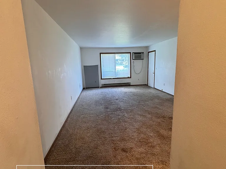 534 E Slifer St #7 — Photo 3