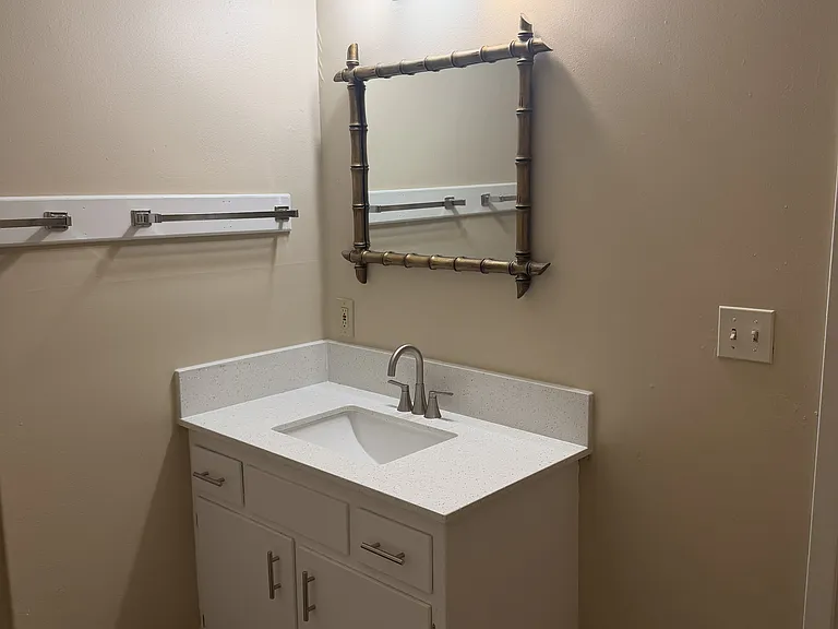 2025 NW Hickory Ln #8 — Photo 16