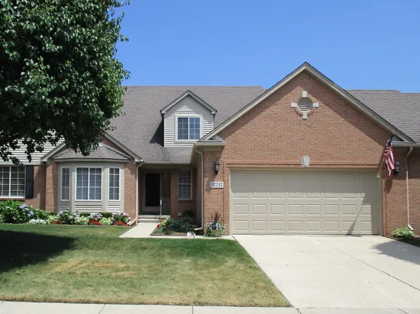 52232 Silvanna Ln, Macomb, MI 48042