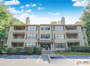 1410 Stoneridge Cir, Helmetta, NJ 08828