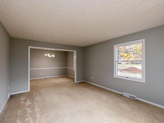 5th image of 27095 Sleepy Hollow Dr