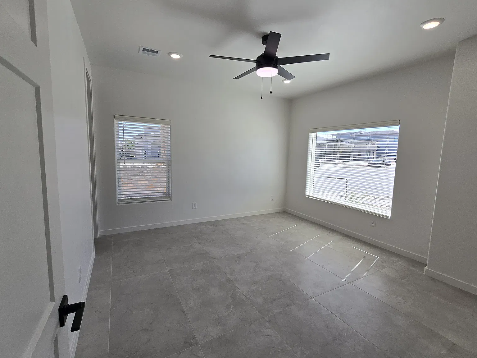 4 bed, 1879 sqft, $2,550 — Photo 3