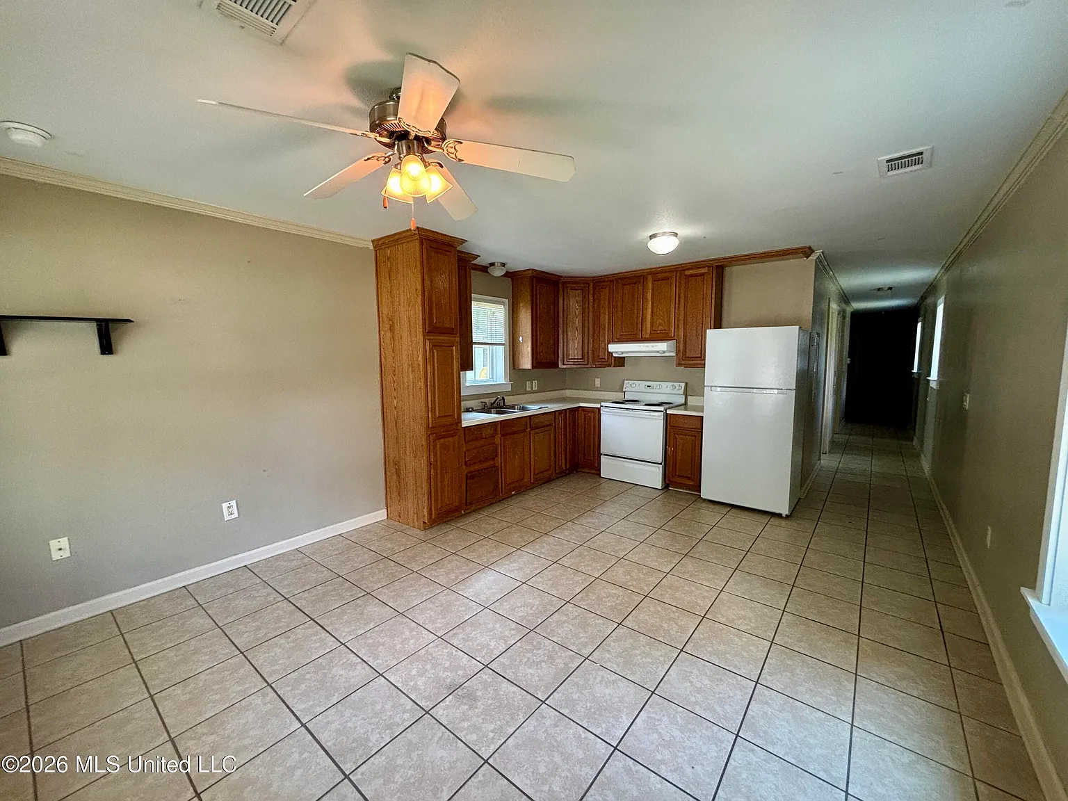 3 bed, 1.0 bath, 850 sqft, $1,100 — Photo 4