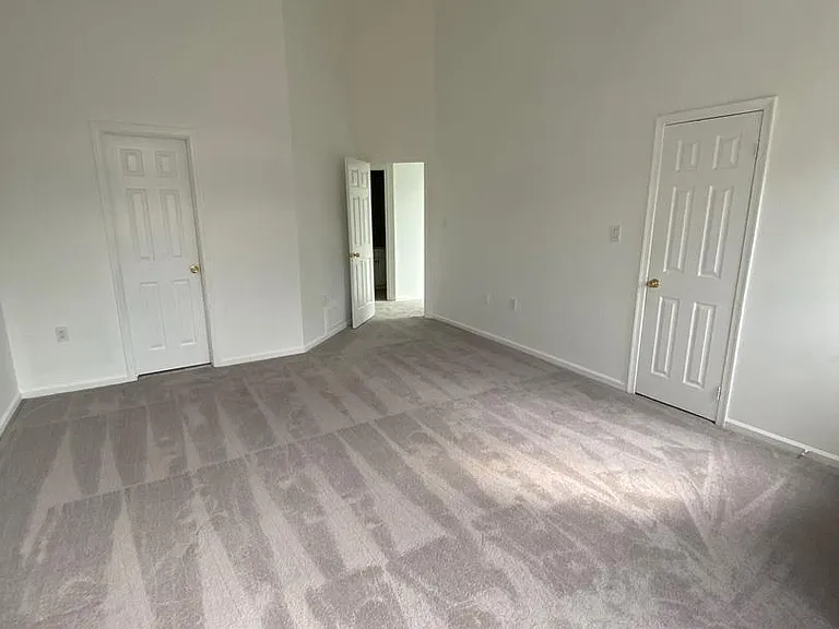 8013 Hilliard Dr — Photo 9