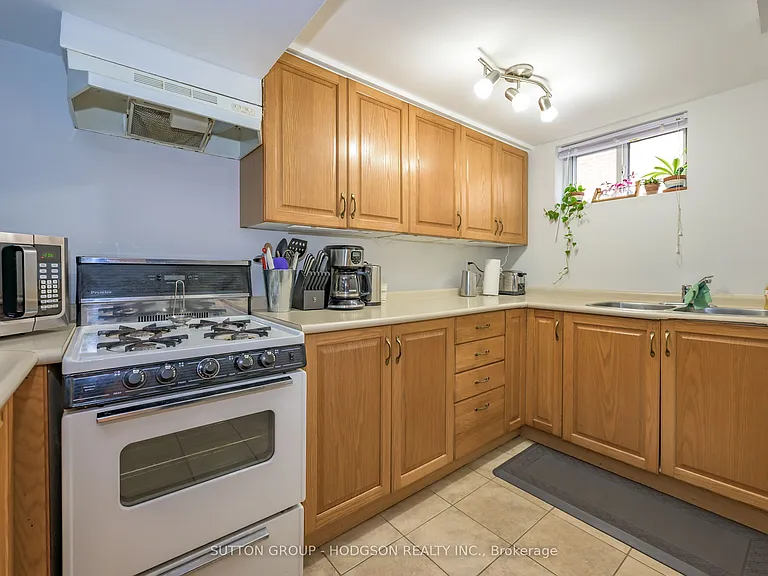 111 Lincoln Pl — Photo 3