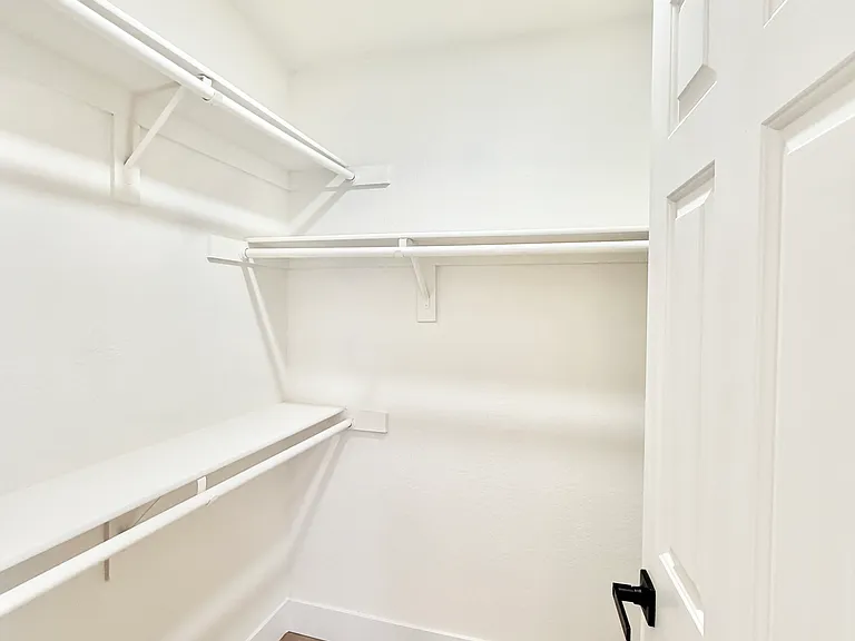 8221 Grassy Point Cir — Photo 18