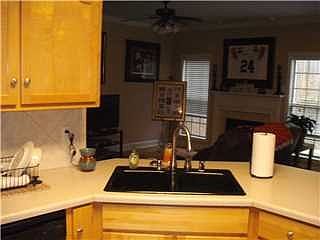 4th image of 464 Highland Cove Dr