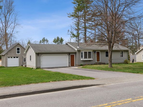 14 Mallett Drive, Topsham, ME 04086
