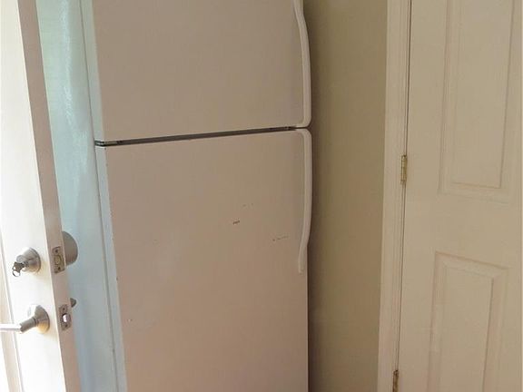 5th image of 116 Webster Ave #1B