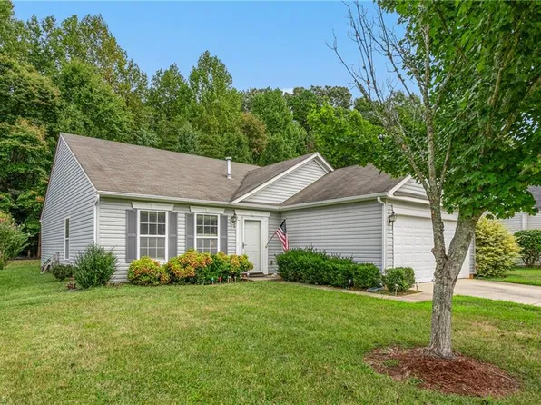 313 Walnut Crossing Dr, Whitsett, NC 27377