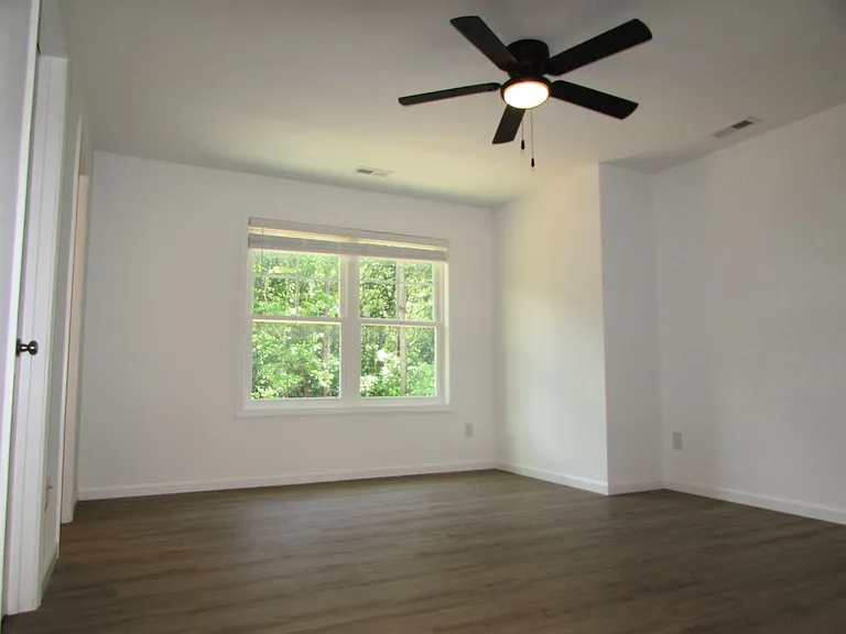 111 Dorchester Ln — Photo 9