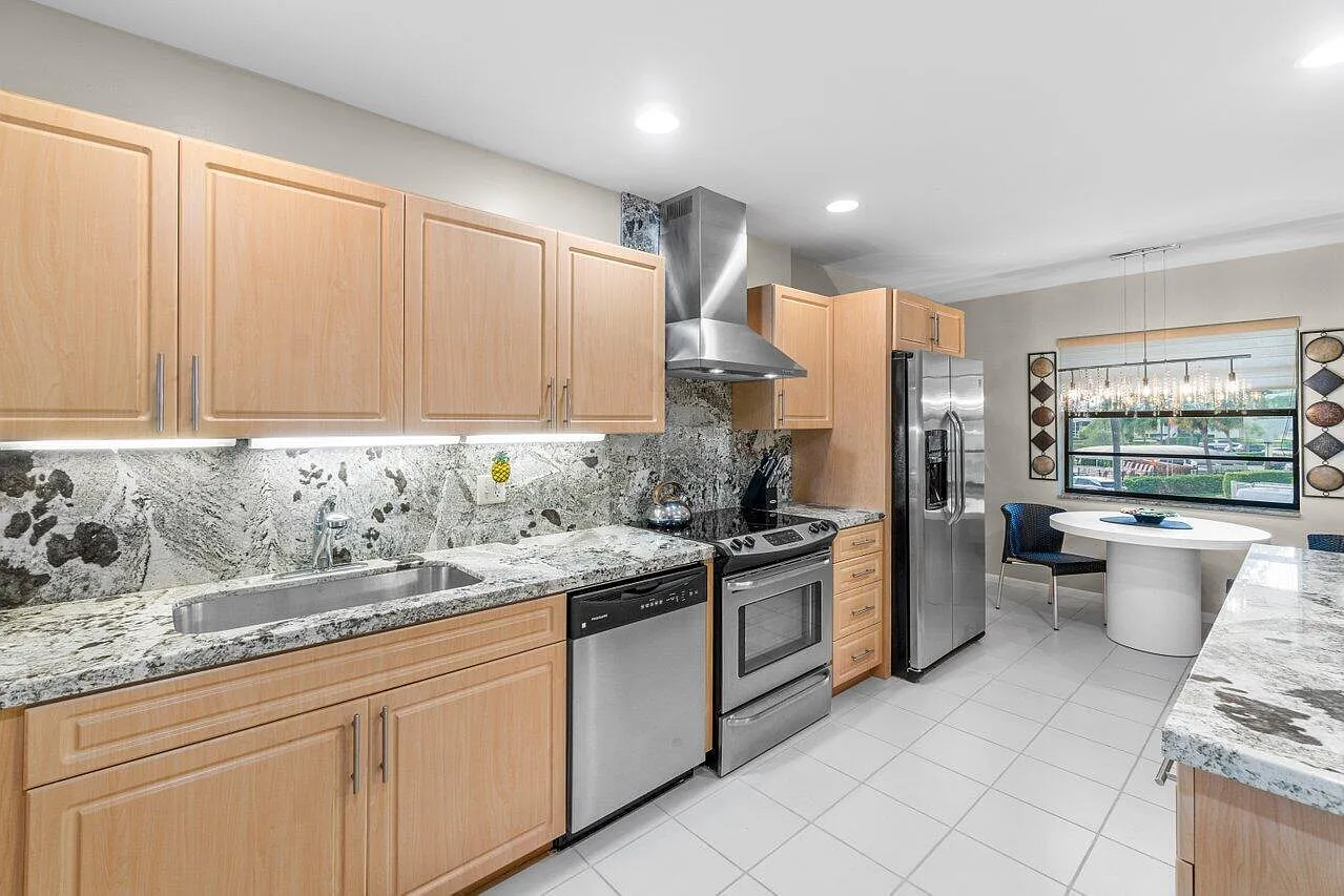 3 bed, 2.0 bath, 1809 sqft, $7,500 — Photo 3