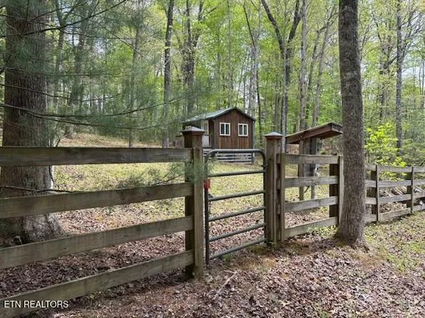 500 Spruce Creek Dr, Jamestown, TN 38556