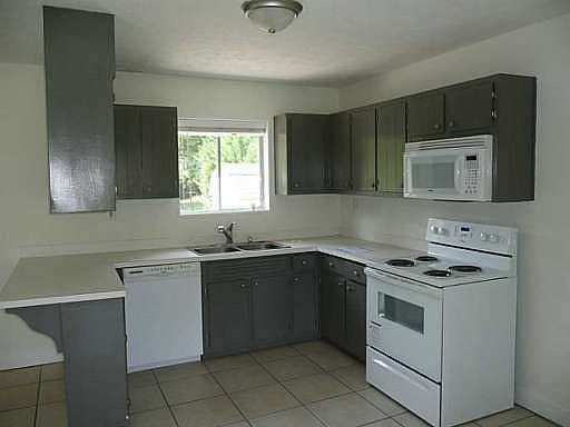 3rd image of 3173 Claiborne Dr
