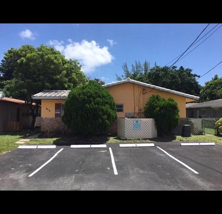 1st image of 912 NE 12th Ave