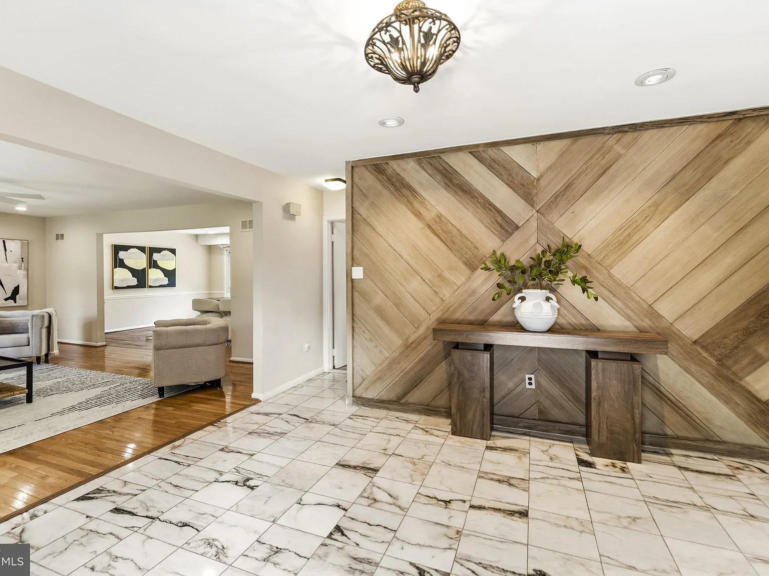 5 bed, 5320 sqft, $7,000 — Photo 2