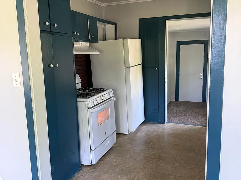 3500 S Poplar St — Photo 3