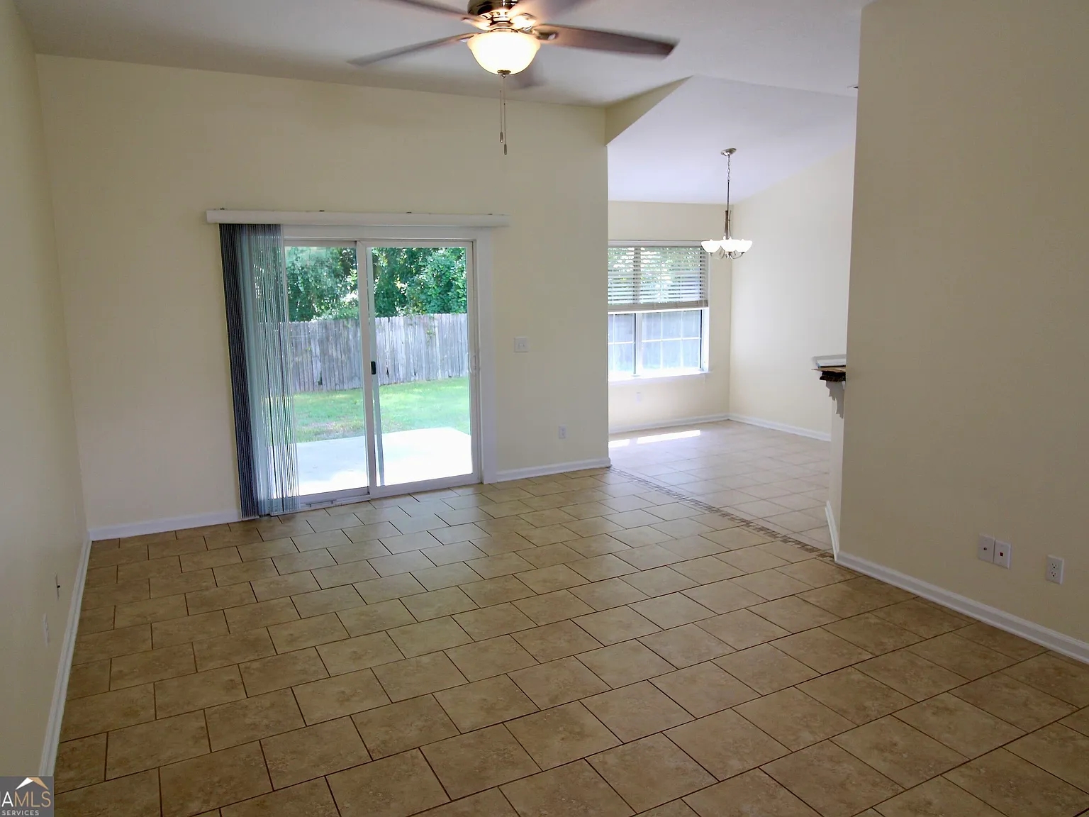 3 bed, 2.0 bath, 1477 sqft, $1,850 — Photo 2
