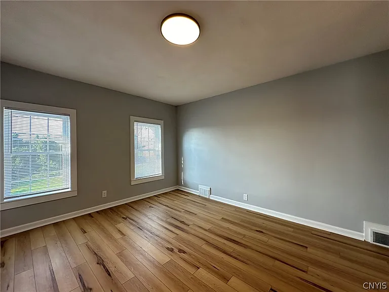 408 E Laurel St — Photo 21