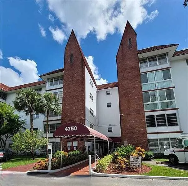 1 bed, 1.5 bath, 928 sqft, $1,400 — Photo 2
