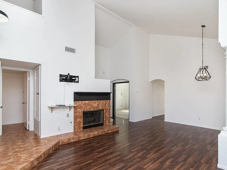 1821 Avenida Segovia — Photo 3