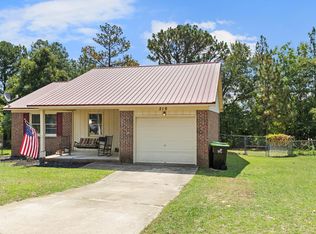 210 Eppingdale Dr, Spring Lake, NC 28390
