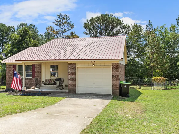 210 Eppingdale Dr, Spring Lake, NC 28390