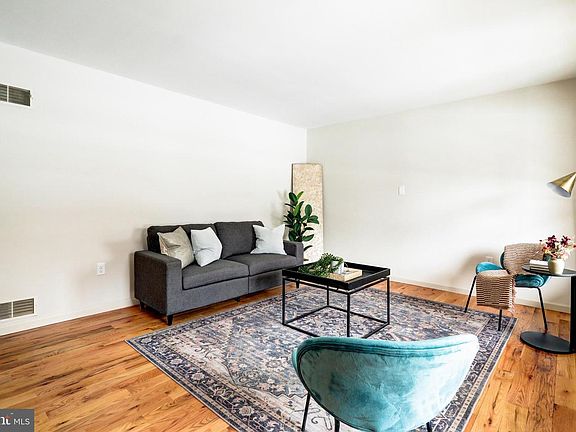 4th image of 152 Kings Gate Dr