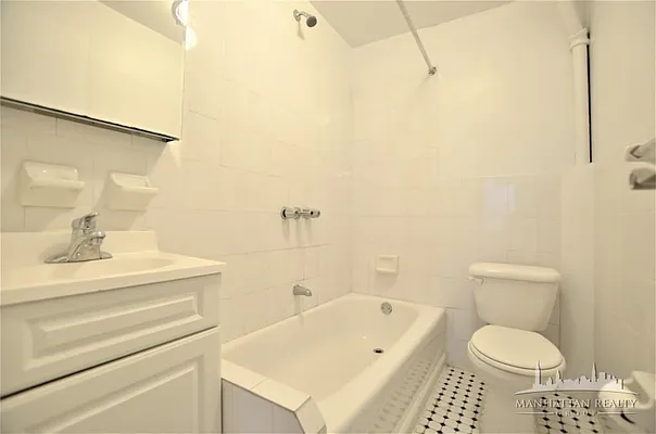 Rented by Manhattan Realty Group | media 5