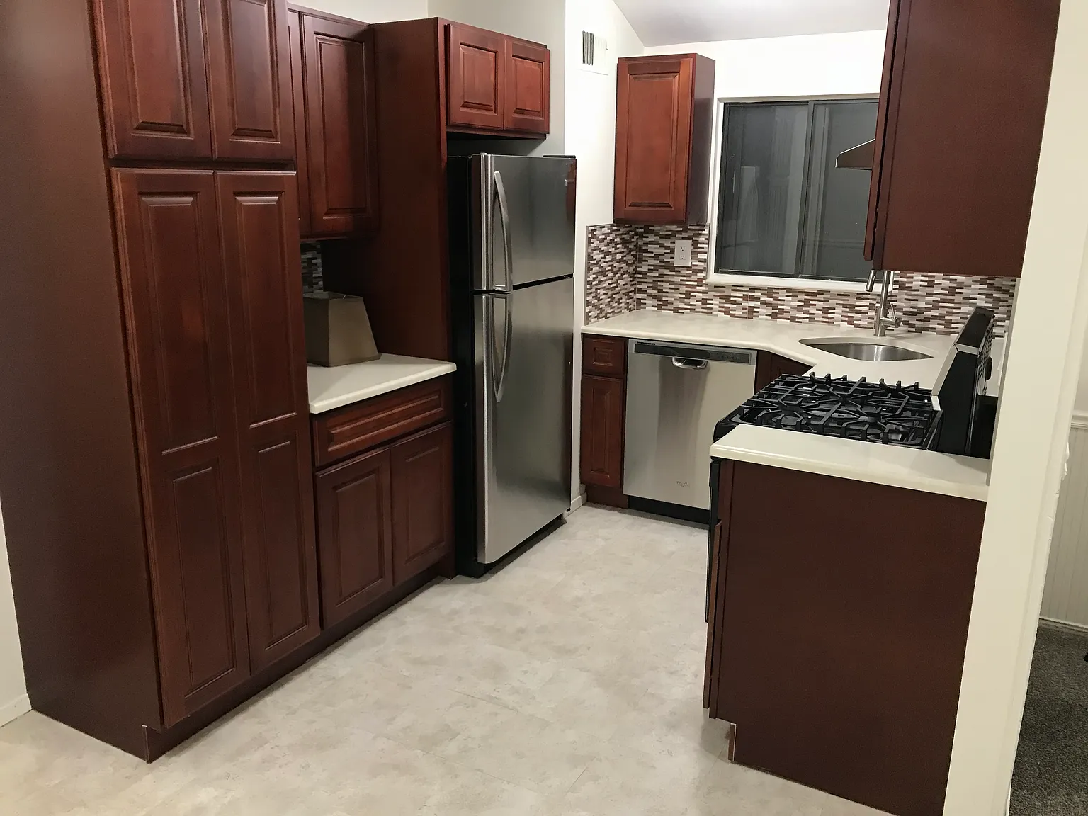 2 bed, 750 sqft, $2,200 — Photo 2
