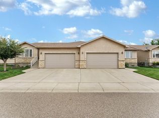 72 W Sandstone Pl SE, Medicine Hat, AB T1B4R9