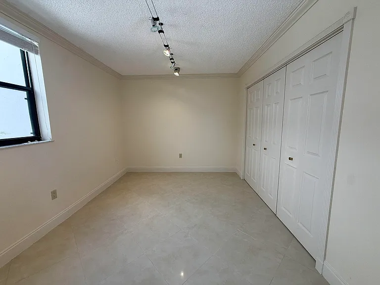 21085 NE 34th Ave #404-1 — Photo 9