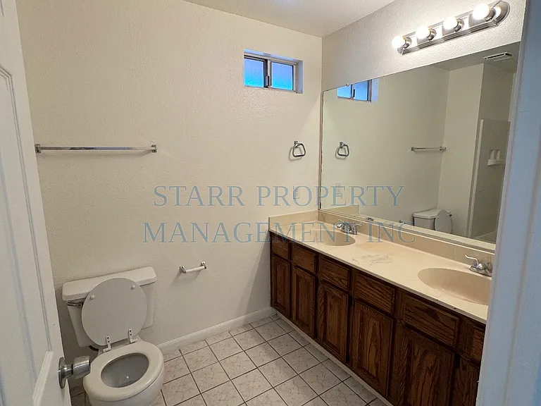 6059 Gentry Ave — Photo 18