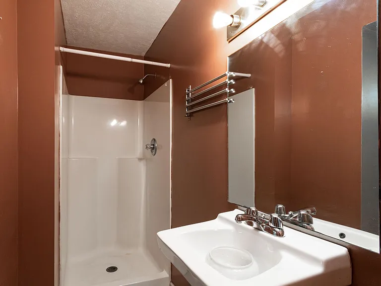 214 Wall St — Photo 29