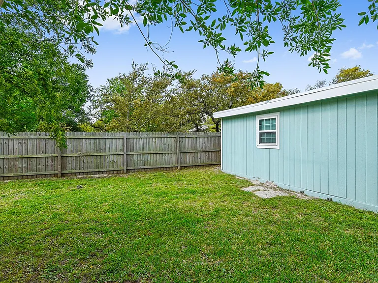 822 N Ann St — Photo 10