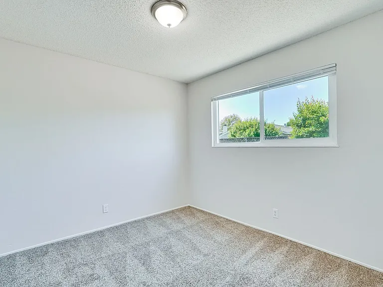6063 Pineland Ave — Photo 25
