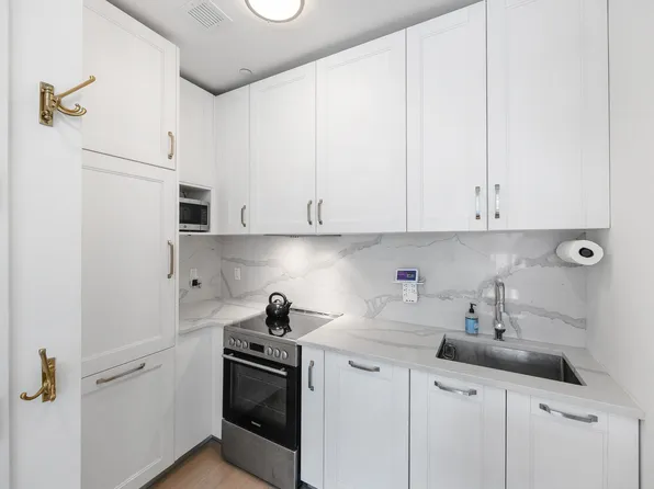 21-19 46th Avenue image 9 of 17