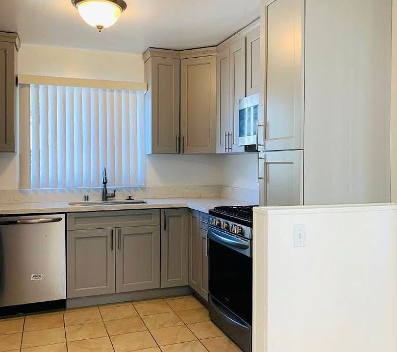 1st image of 14961 Dickens St APT 8