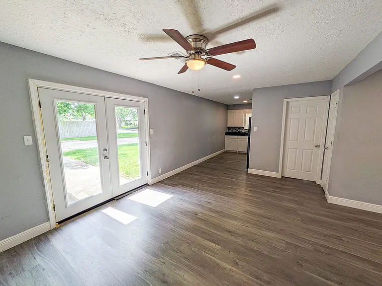 4404 Raven St — Photo 6